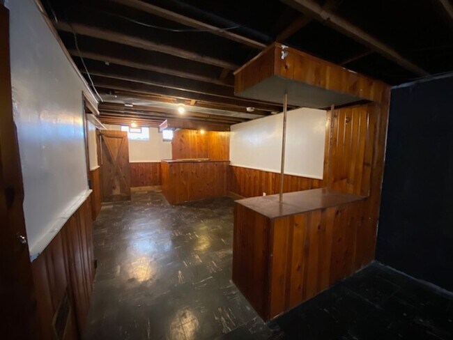 Building Photo - Cozy West Akron Ranch w/ Finished Basement & Garage