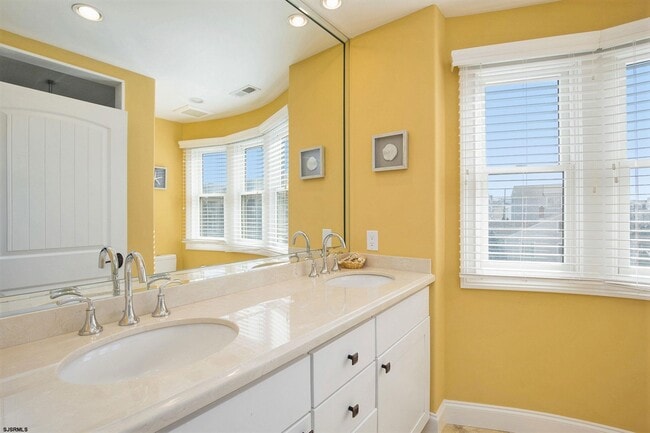 Building Photo - 7611 Ventnor Ave