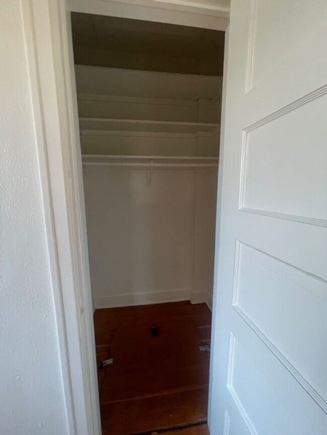 Building Photo - Adorable 3 Bedroom 2 Bath In Upper Clarkda...
