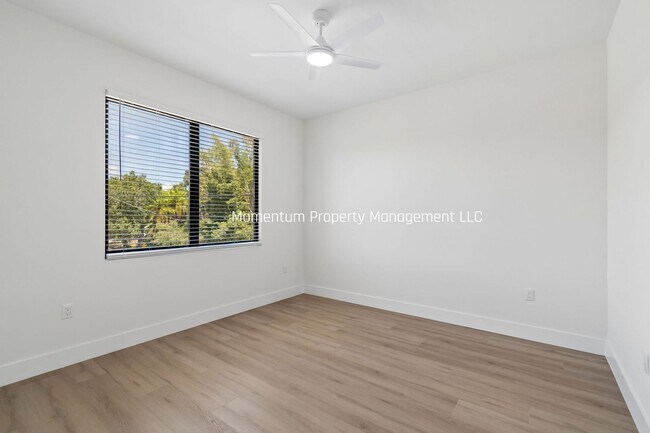 Building Photo - 6401 S Richard Ave