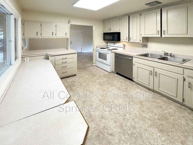 Building Photo - 2122 Meyers Ave