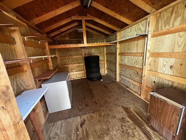 Building Photo - Nice ranch 3/2 with garage. Just renovated