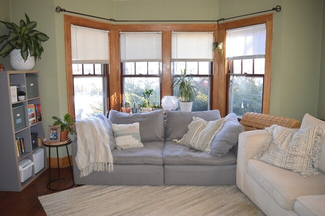 Building Photo - 434 E Berteau Ave