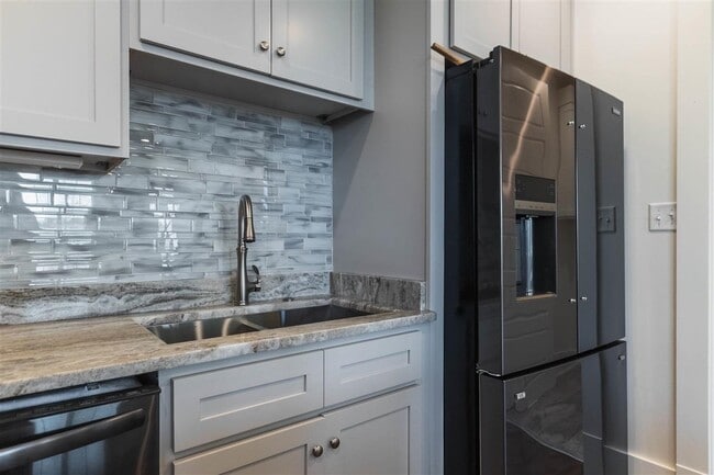 Building Photo - 414 Traditions Blvd