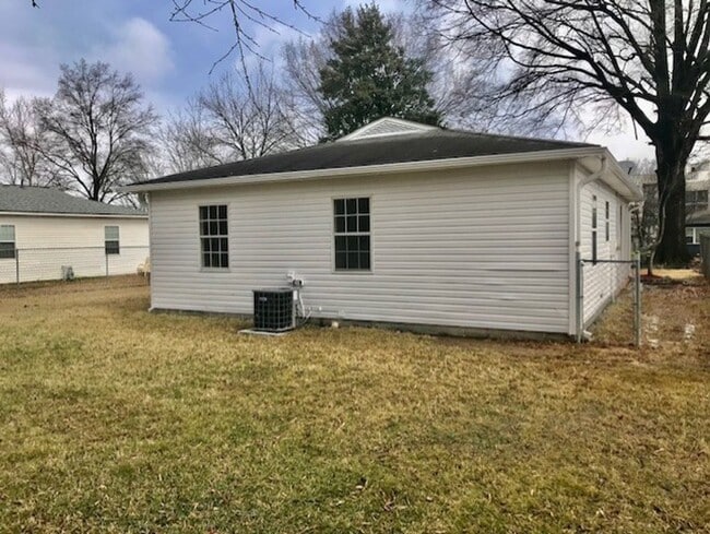 Building Photo - Must see this Adorable 3 bedroom 1 bath home in a Cu Da Sac. Conveniently close to Uptown, NODA, ...