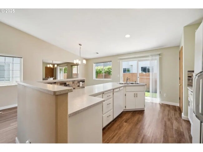 Building Photo - Northeast 21st Street