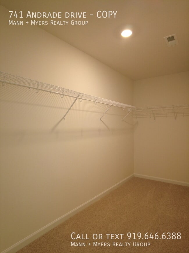 Building Photo - 741 Andrade Dr