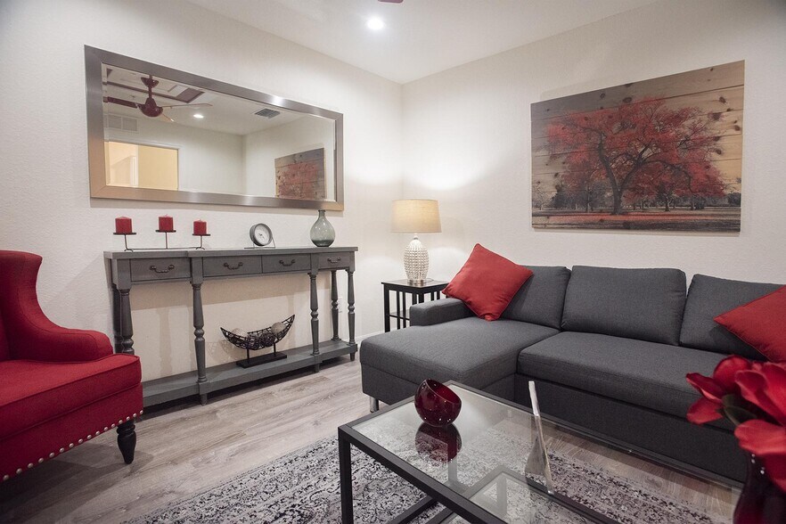 Building Photo - 5557 Palmer Cir