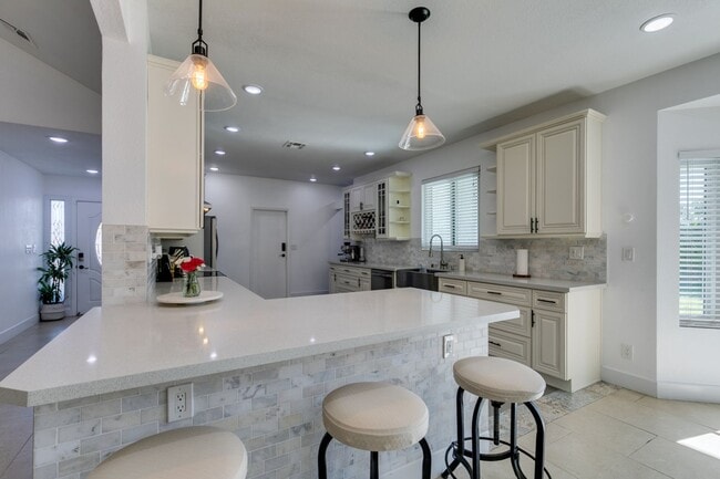 Building Photo - ZONE 8 - 4BD, 2 PRIMARY SUITES, POOL + SPA, OVER AN ACRE, HIGHLY UPGRADED + RENT INCLUDES POOL SE...