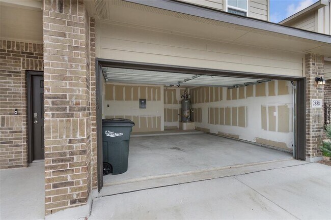 Building Photo - 2838 Wolfcreek