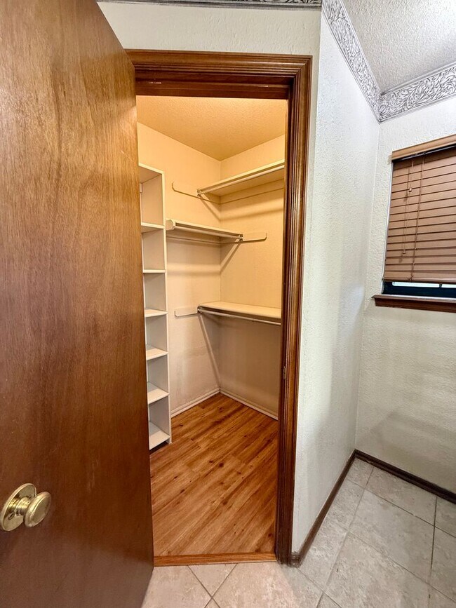 Building Photo - Spacious 3 bed, 2.5 Bath 2-story Home in South Okc