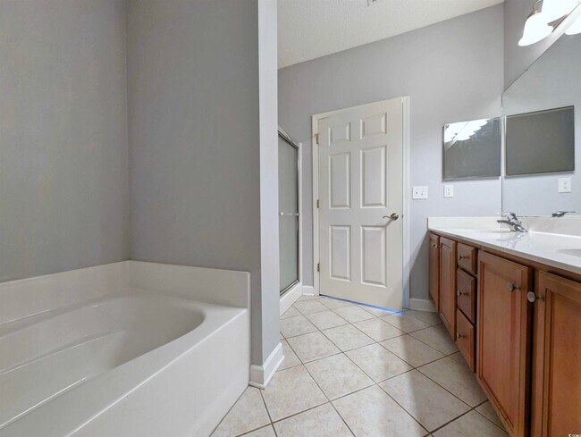 Building Photo - 33 Regal Ln