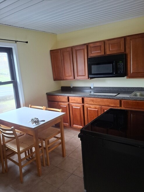 Building Photo - 1403 Main Rd