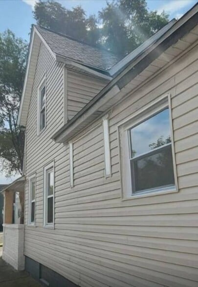 Building Photo - 2578 W 18th Pl