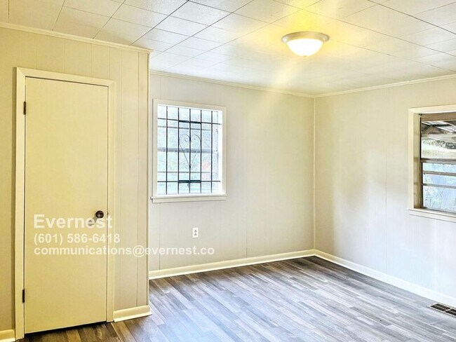 Building Photo - 2649 Brookwood Dr