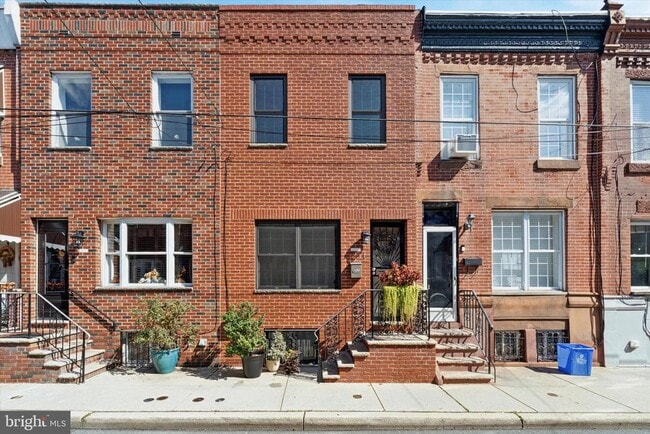 Building Photo - 2423 S Bancroft St