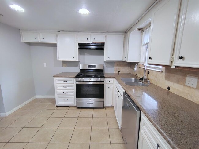 Building Photo - 11926 Rhinebeck Dr