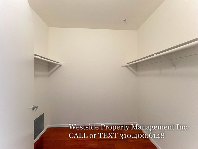 Building Photo - Mar Vista Upper 3Bd/2.5BA Multi-Level Condo