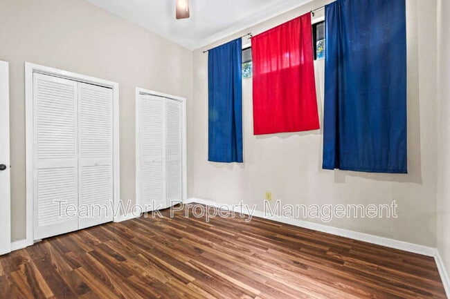 Building Photo - 9 Stallion Ct