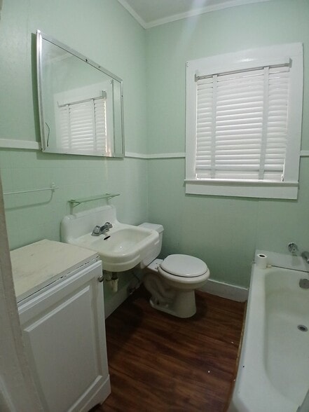 Building Photo - 408 Voorhies St