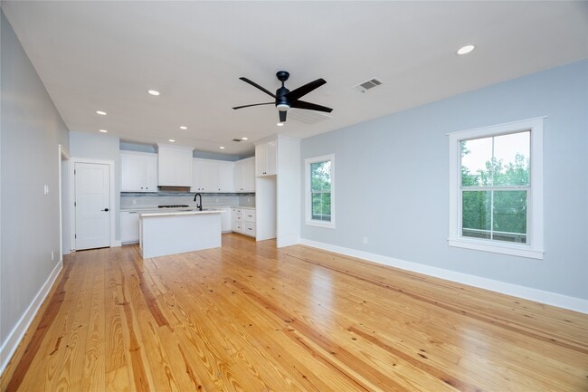 Building Photo - 1102 Bingham St