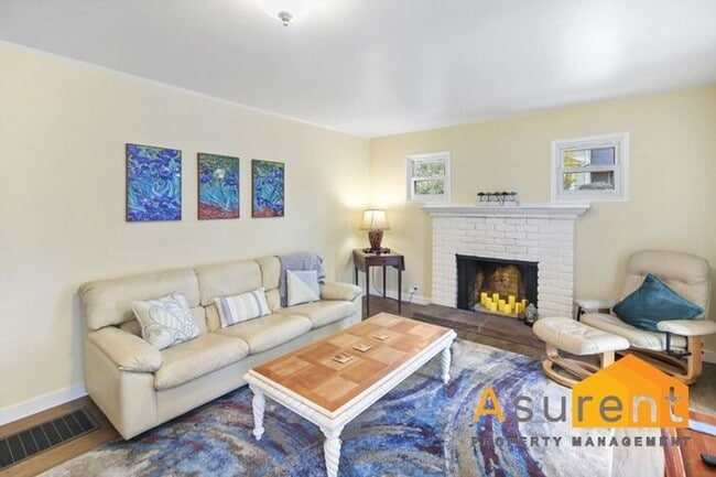 Building Photo - Great Unit Available Now!