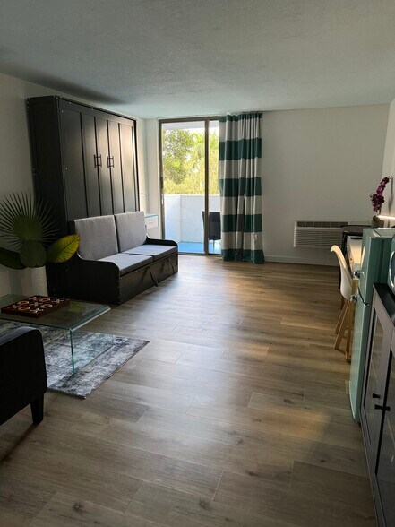 Murphy Bed Option - 3501 Inverrary Blvd