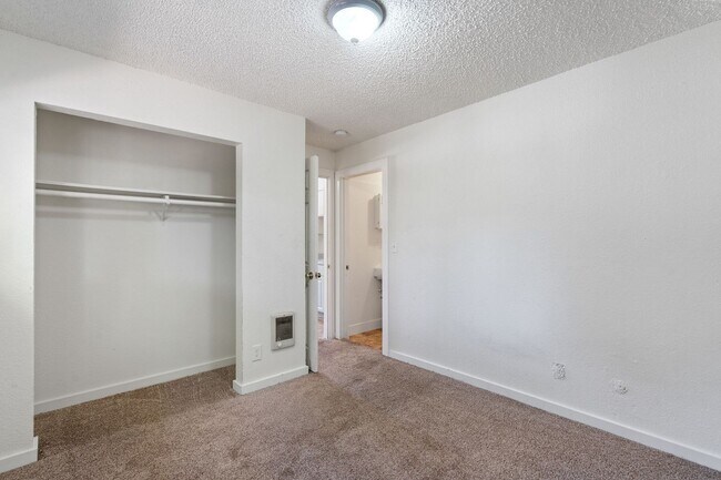 Building Photo - 6045 NE Simpson St