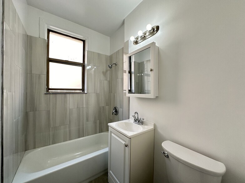 Building Photo - 1363 W Estes Ave
