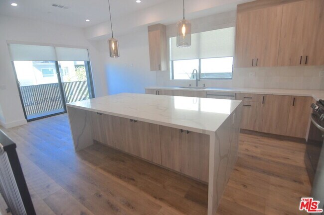 Building Photo - 10810 Peach Grove St