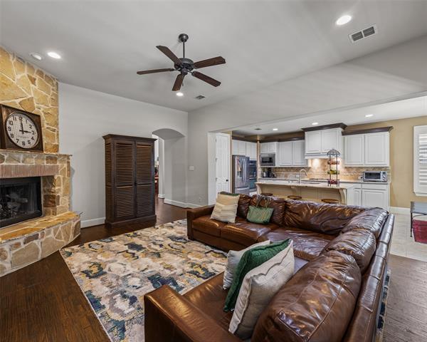 Building Photo - 309 Longhorn Dr