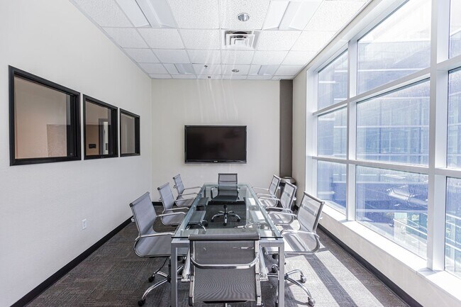 Building Photo - Top Floor 2 Bedroom Condo Located in Manha...