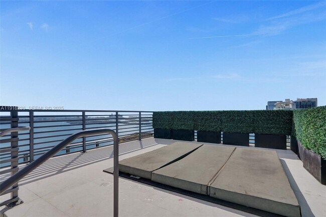 Building Photo - 3131 NE 7th Ave