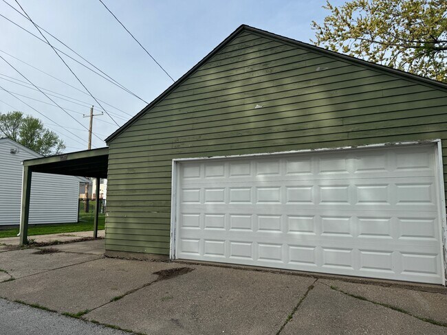 Building Photo - 2207 Wilkes Ave