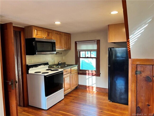 Building Photo - 227 Danbury Rd