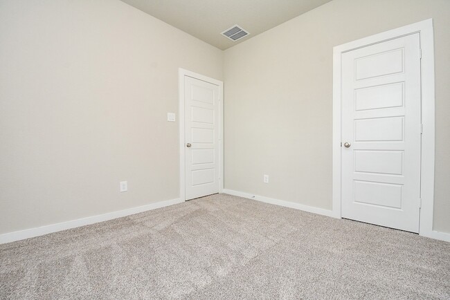 Building Photo - 2022 W Darlington Oak Ct