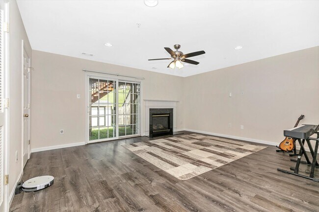 Building Photo - Twin Arch