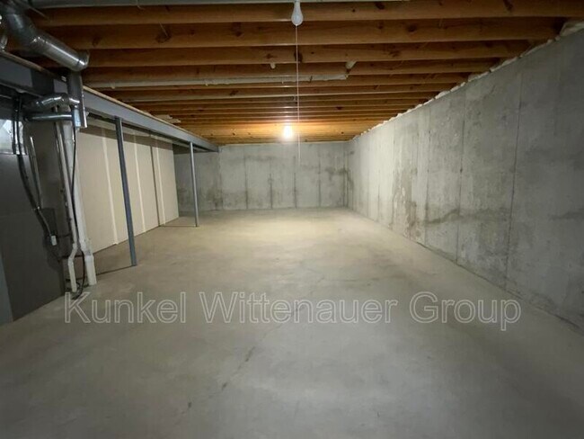 Building Photo - 2923 Harvest Meadow Dr