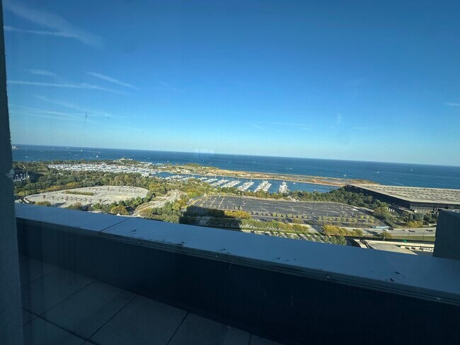 Building Photo - 1901 S Calumet Ave