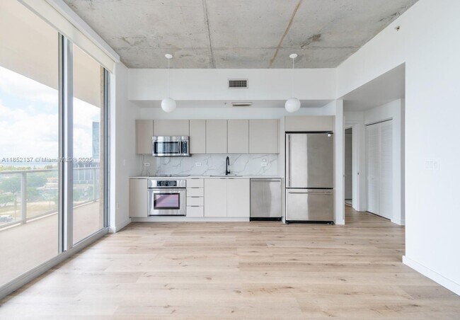 Primary Photo - 3470 E Coast Ave