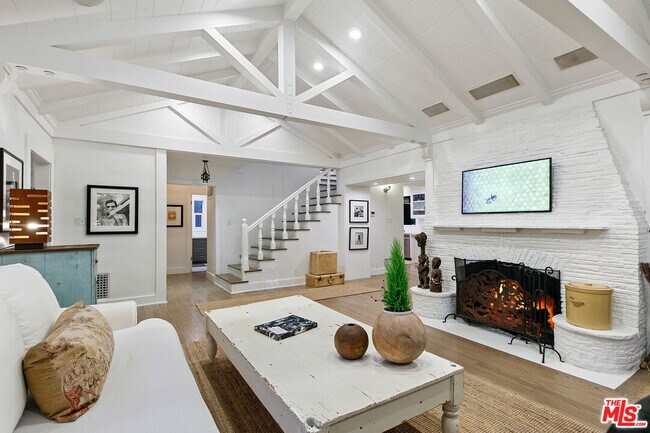 Building Photo - 1760 Nichols Canyon Rd