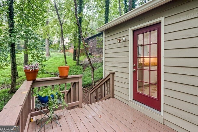 Building Photo - 428 Riverlake Ct