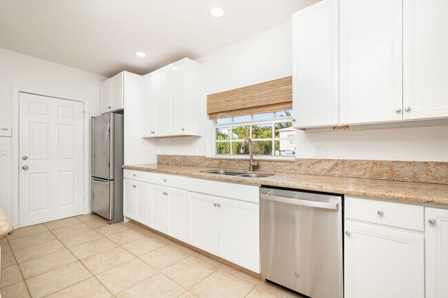 Building Photo - 230 Osceola Way