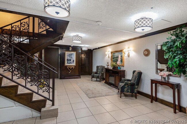 Building Photo - 3680 Inverrary Dr