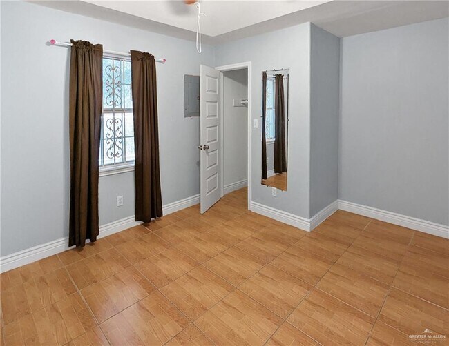 Building Photo - 30 N N Dakota St