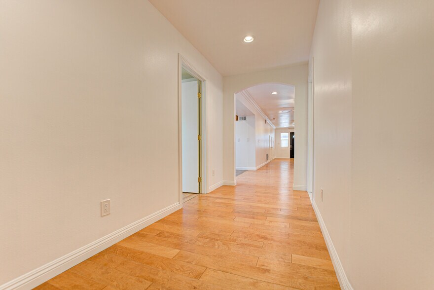 Building Photo - 22020 Village Way Dr