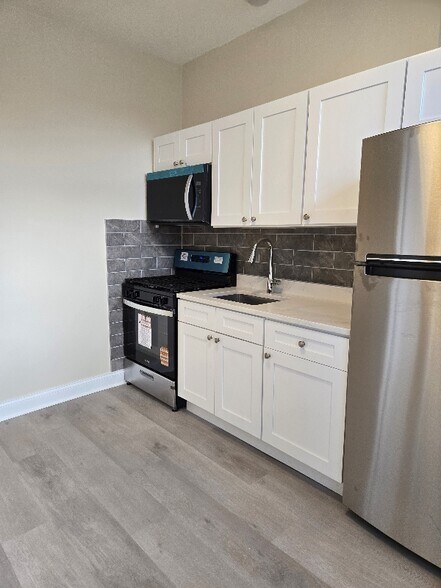 Building Photo - 4801 W Armitage Ave