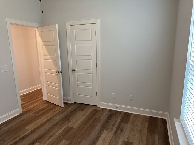 Building Photo - 20 Owens Rd