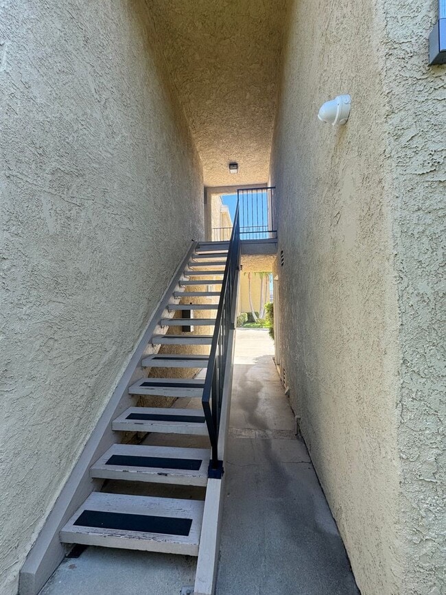 Building Photo - 17762 Paseo Cir