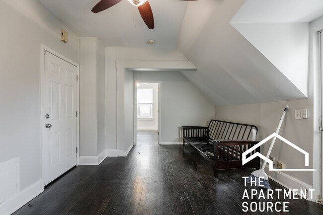 Building Photo - 1446 W Fletcher St